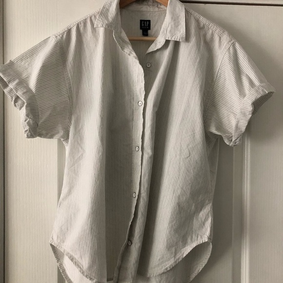 GAP Tops - Gap split back button up